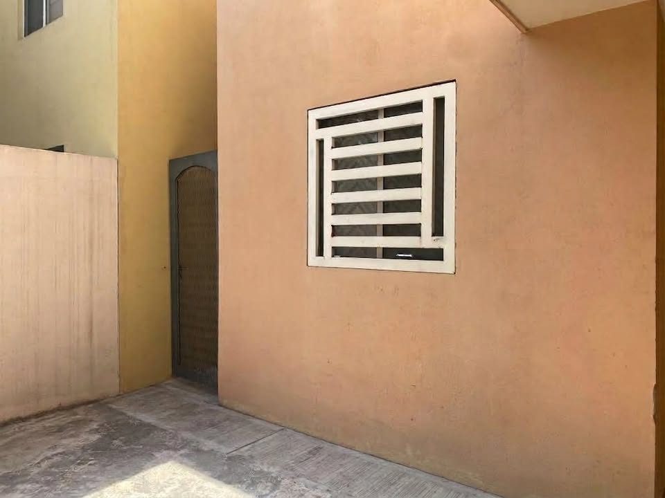 3 habitaciones 1.5 baños Casa 2