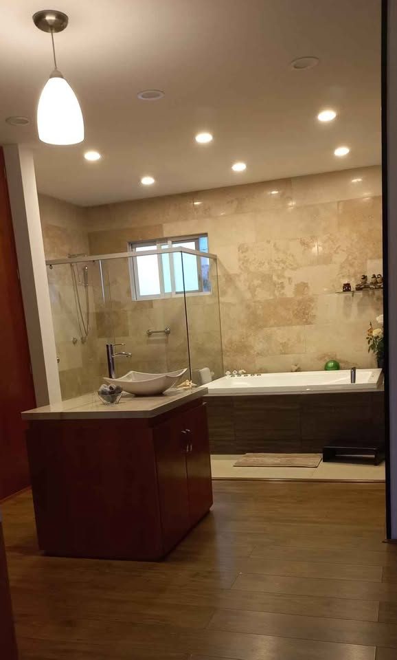 1 habitación 4 baños - Casa 2