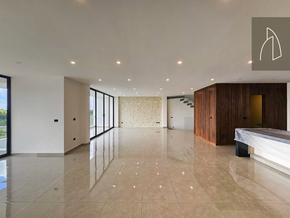 6 habitaciones 4.5 baños Casa 2