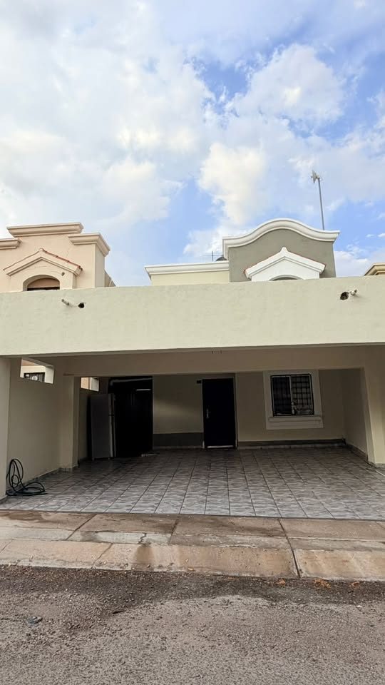 3 Beds 1.5 Baths House 3