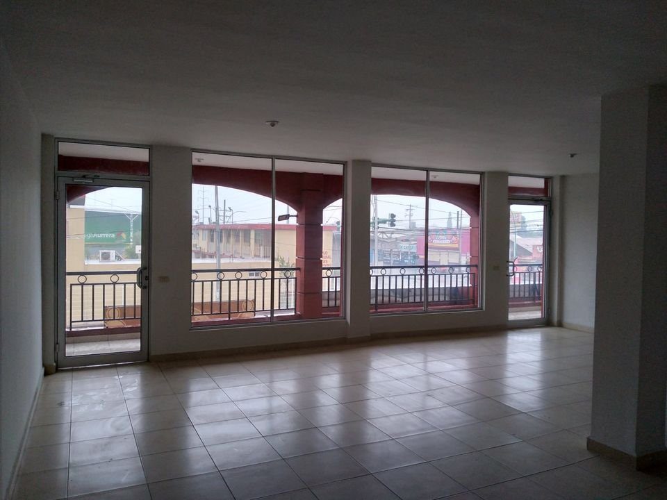 Local En Renta En Plaza Comercial Av. Ruiz Cortines Con Naranjo 65.54 Mts. 3