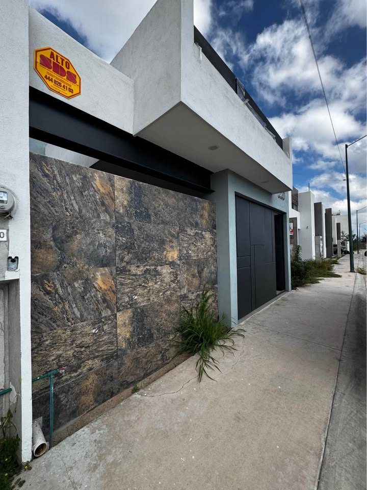 2 Beds 4 Baths - House 2