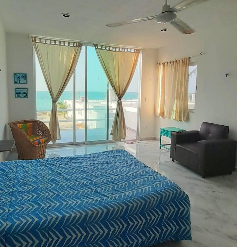 Casa en VENTA FRENTE AL MAR 3