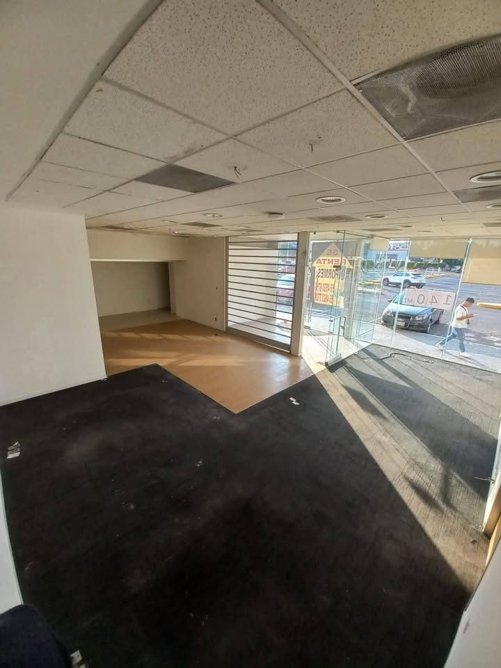 LOCAL EN RENTA
Plaza Oriente – Av. Ing. Eduardo Molina y Oriente 157, CDMX

 35 m² (frente de 4 m y 2