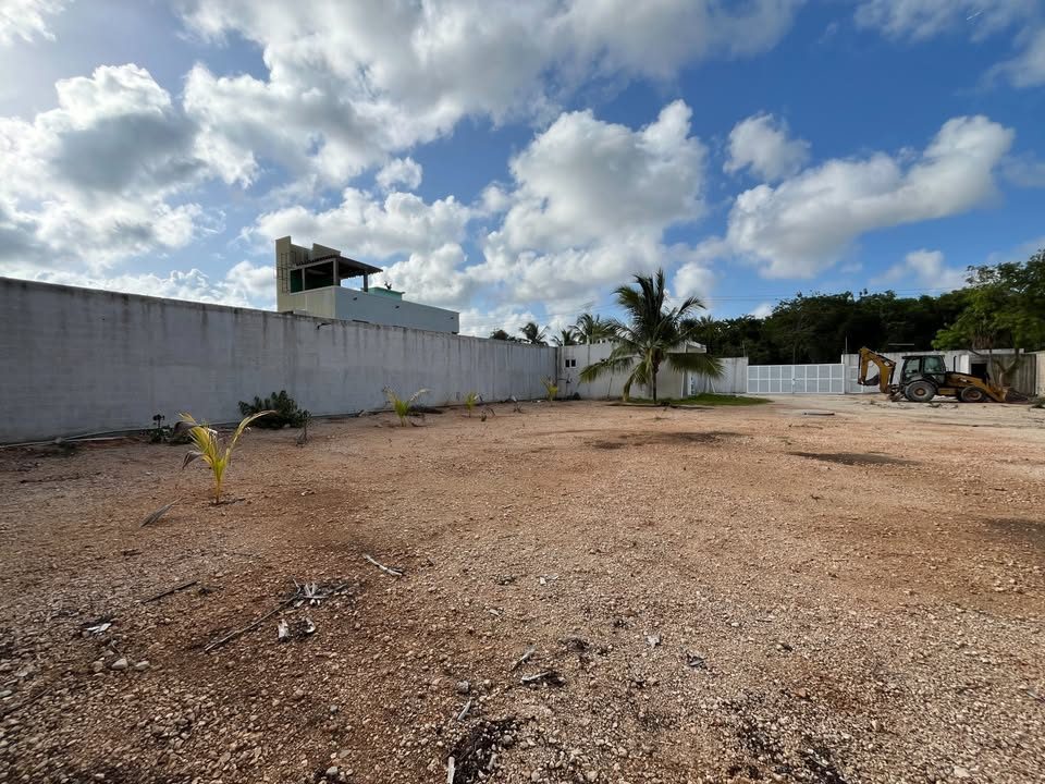 Patio con Oficinas en Renta en Cancún | Av. Huayacán 3