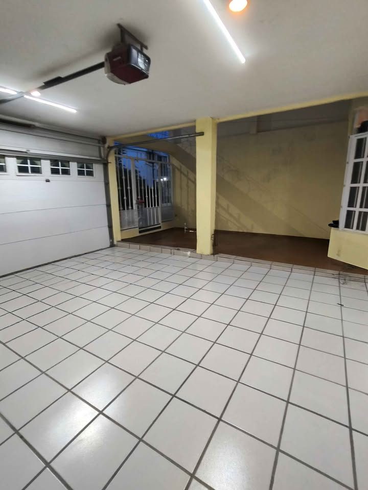 Casa en renta · 3 rec · 230 m² · León 3