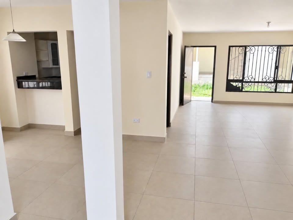 3 habitaciones 6 baños Casa 2