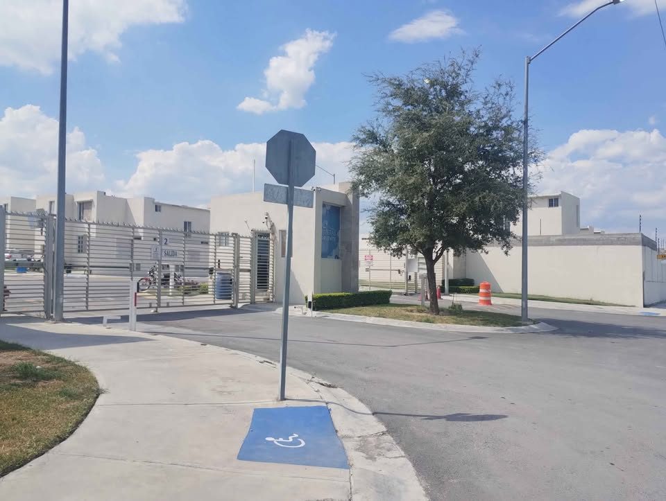 SE RENTA CASA EN APODACA CON TODOS los servicios . JARDÍN MUY GRANDE 3