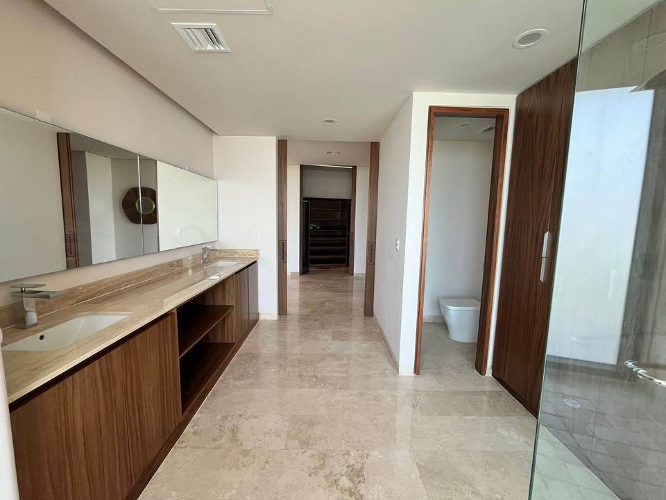 4 Beds 4 Baths - Apartment 3