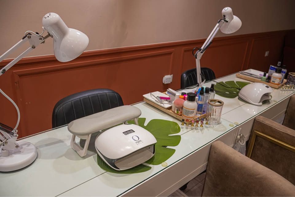 Traspaso salón de uñas 3