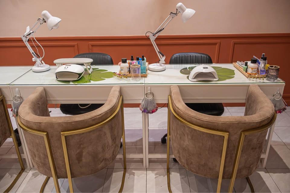 Traspaso salón de uñas 2
