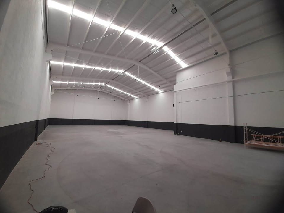 Nave industrial en renta · 1 045 m² · Santa Catarina 2