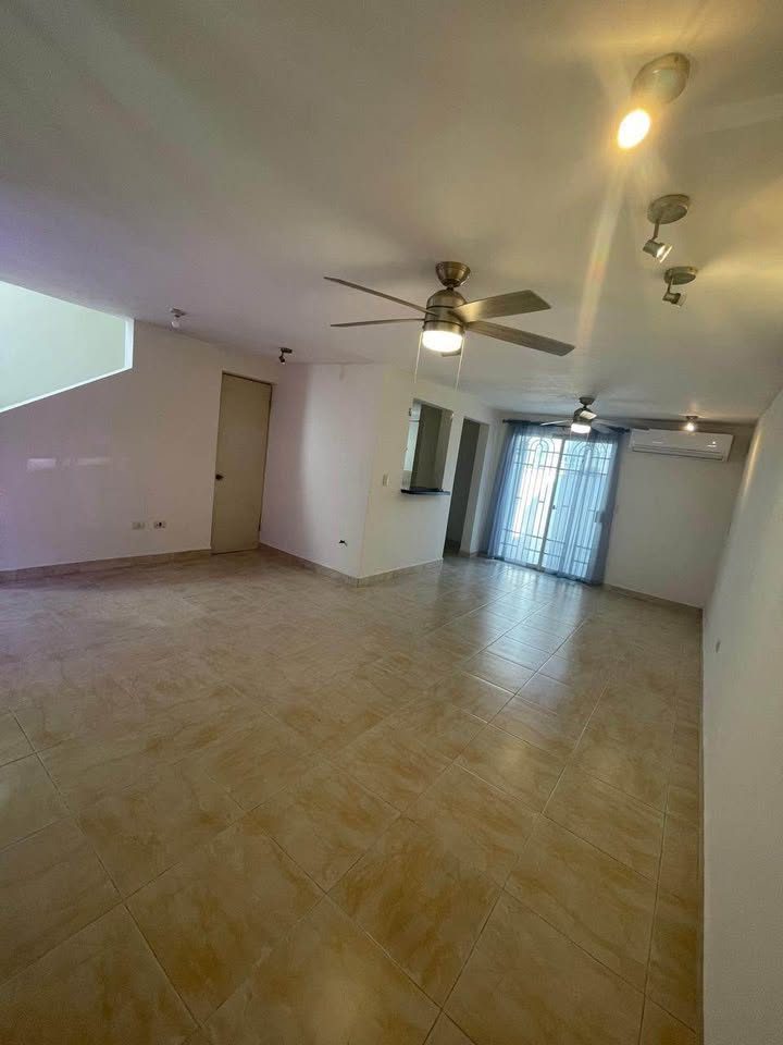 Casa en Renta en Pedregal de Cumbres en Monterrey 2