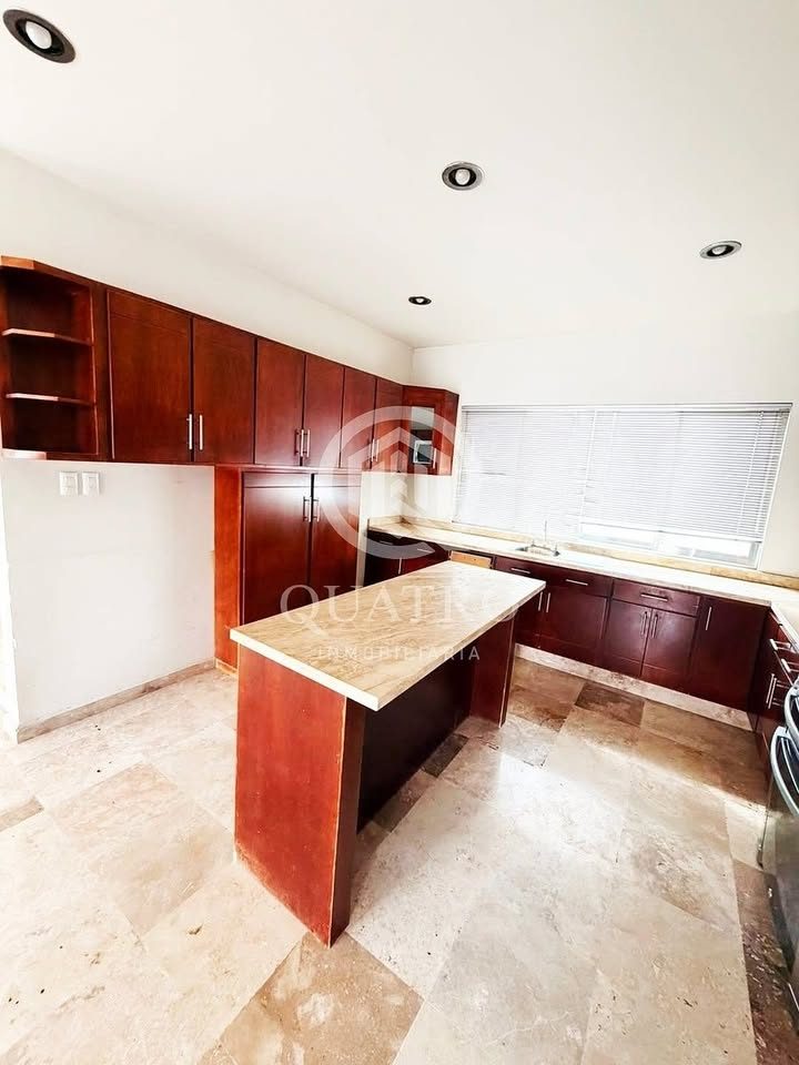 3 habitaciones 2.5 baños Casa 3