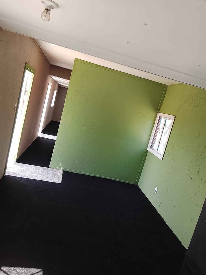 Vendo bonita traila lista para avitarse cuenta con dos cuartos 🛌 un baño, 🚽🛁 espacio para su sala 2