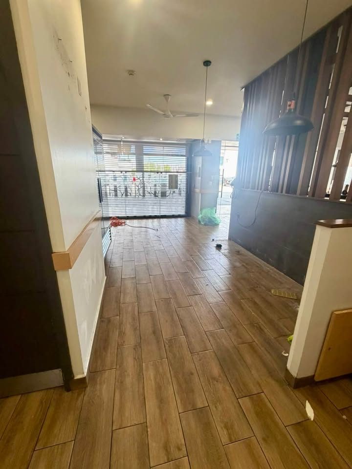 Se renta local de 128 m2 en plaza Xentric Anahuac, planta baja de 128 m2, ideal para restaurante 2