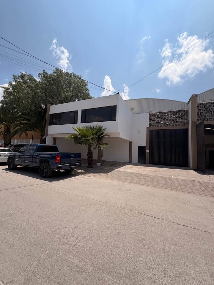 Bodega en renta · 450 m² · León 2