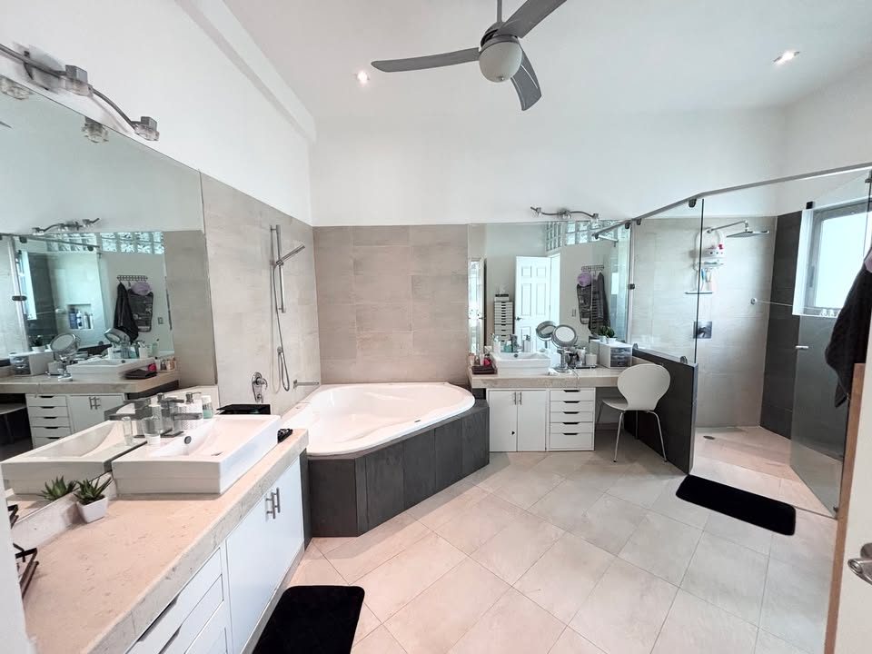 5 habitaciones 6.5 baños Casa 2