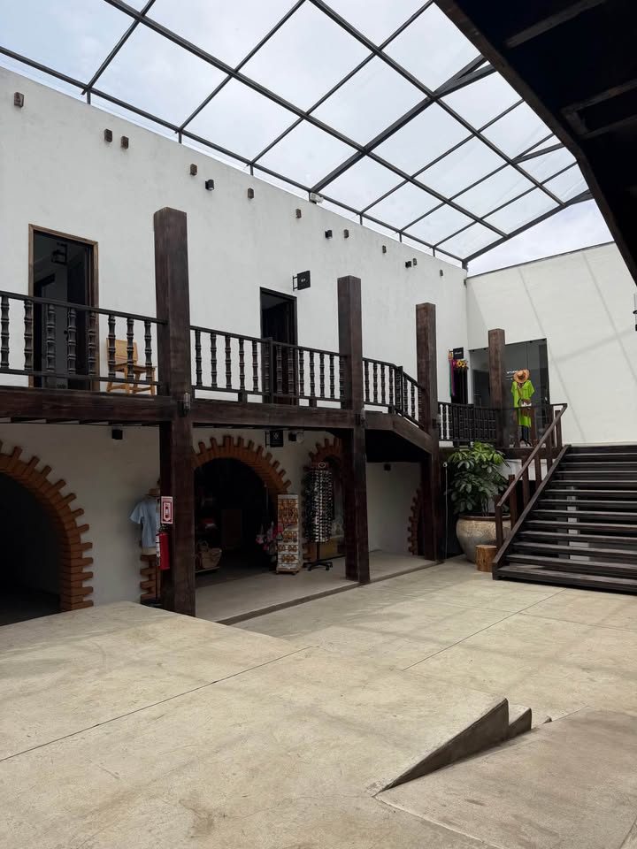 LOCAL EN RENTA 
📍Plaza Antero, Calle Primera, Ensenada, B.C 

Precio: $450 Dólares 3
