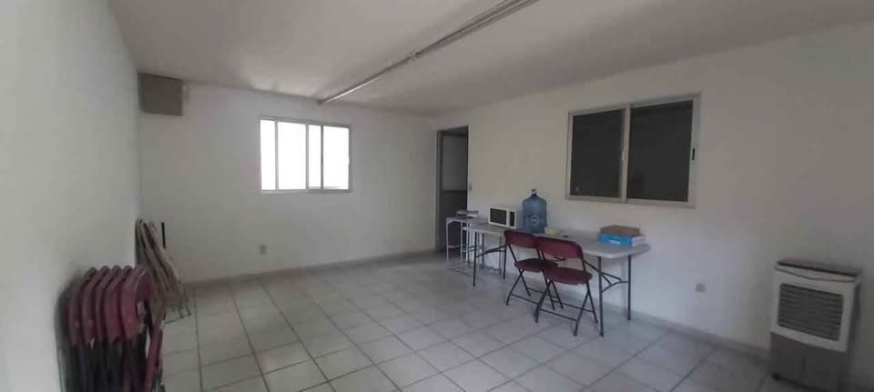 Bodega en renta · 1 200 m² · León 3