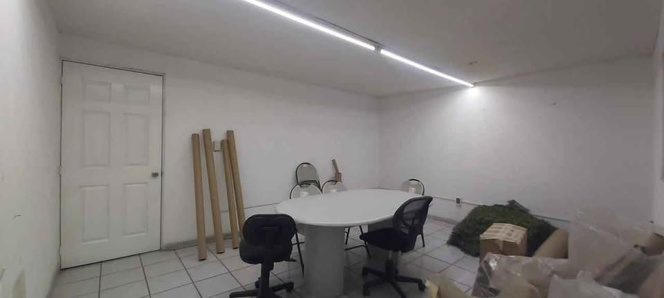 Bodega en renta · 1 200 m² · León 2