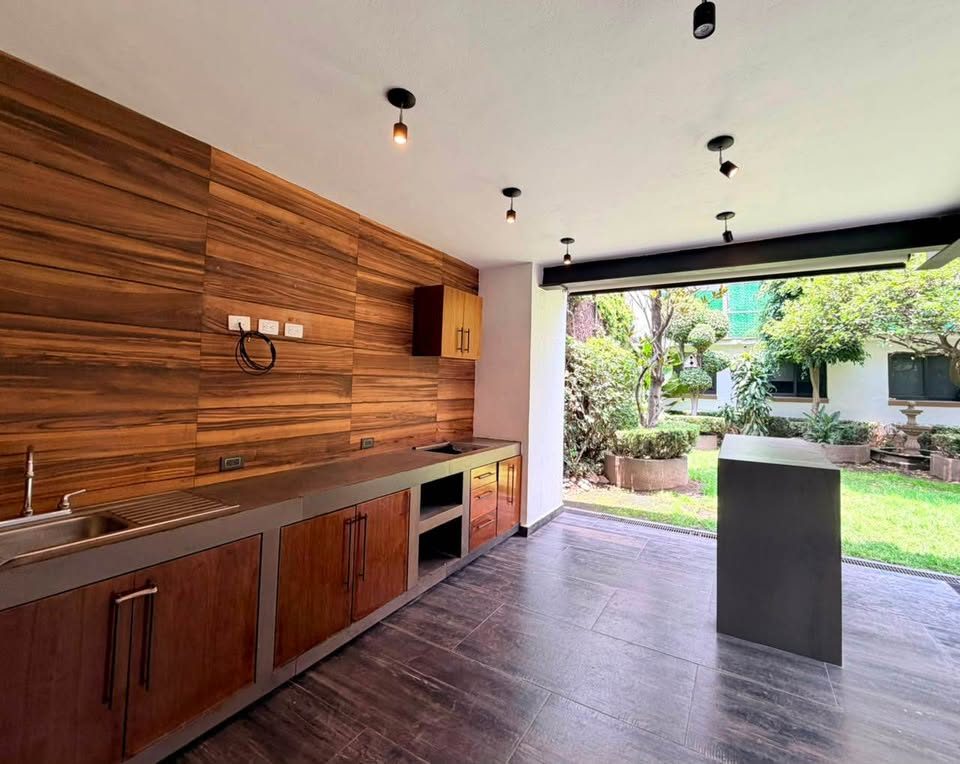 4 Beds 5.5 Baths - House 2