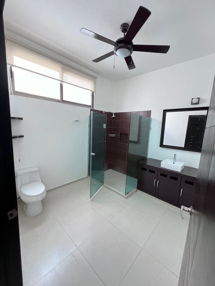 3 habitaciones 5 baños Casa 2