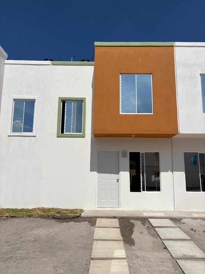 SE VENDE BONITA CASA 3