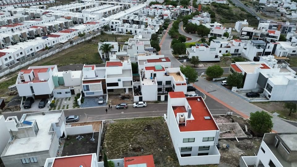 Terreno en venta · 176 m² · Santa Rosa Jáuregui 3