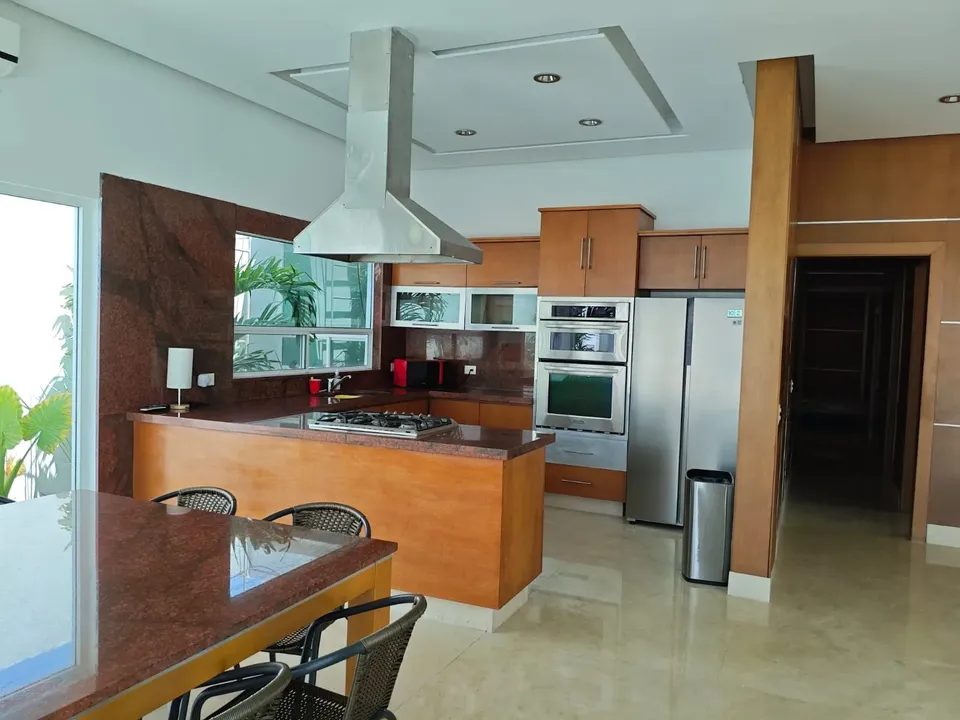 3 habitaciones 6 baños Casa 2