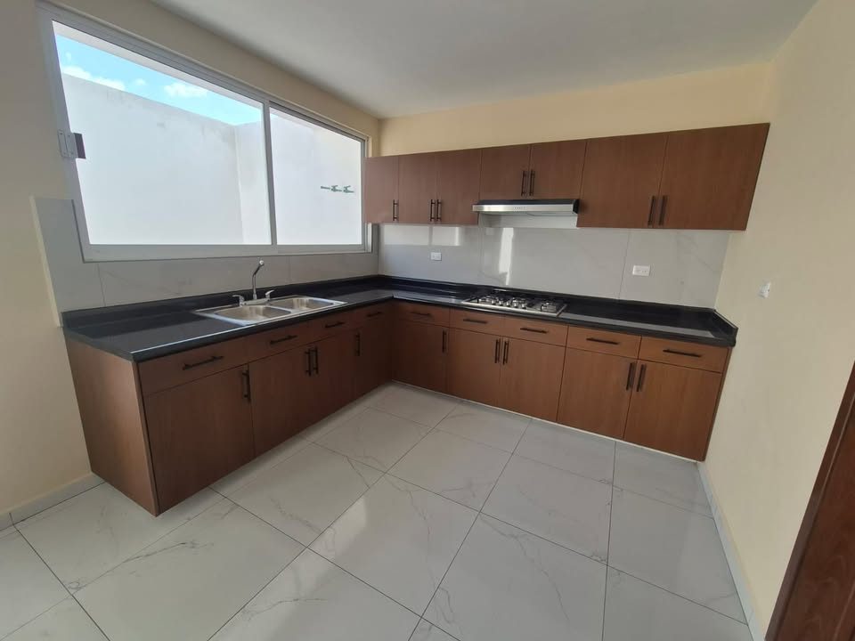 4 habitaciones 3 baños Casa 2