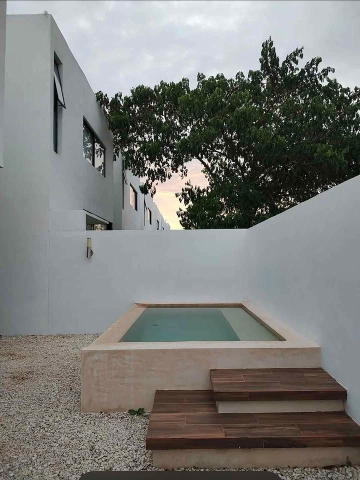 RENTA de Townhouse con alberca en Cholul 3