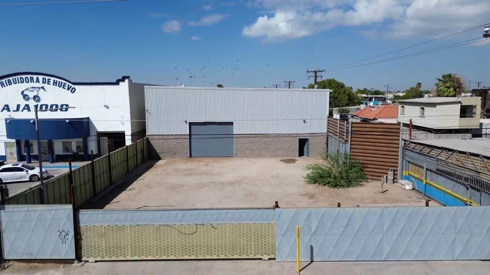 SE RENTA BODEGA EN VALLE DORADO SOBRE BLVD.CARRANZA 2