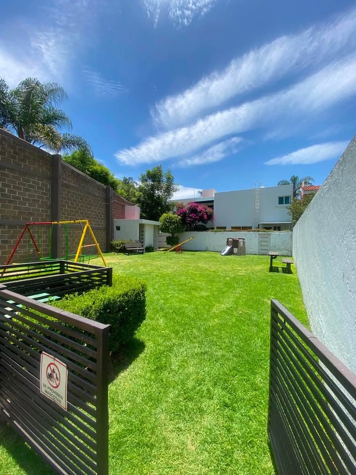 🏡✨ CASA EN RENTA EN BOSQUES DE SANTA ROSA
📍 Atrás de Plaza San Diego 3