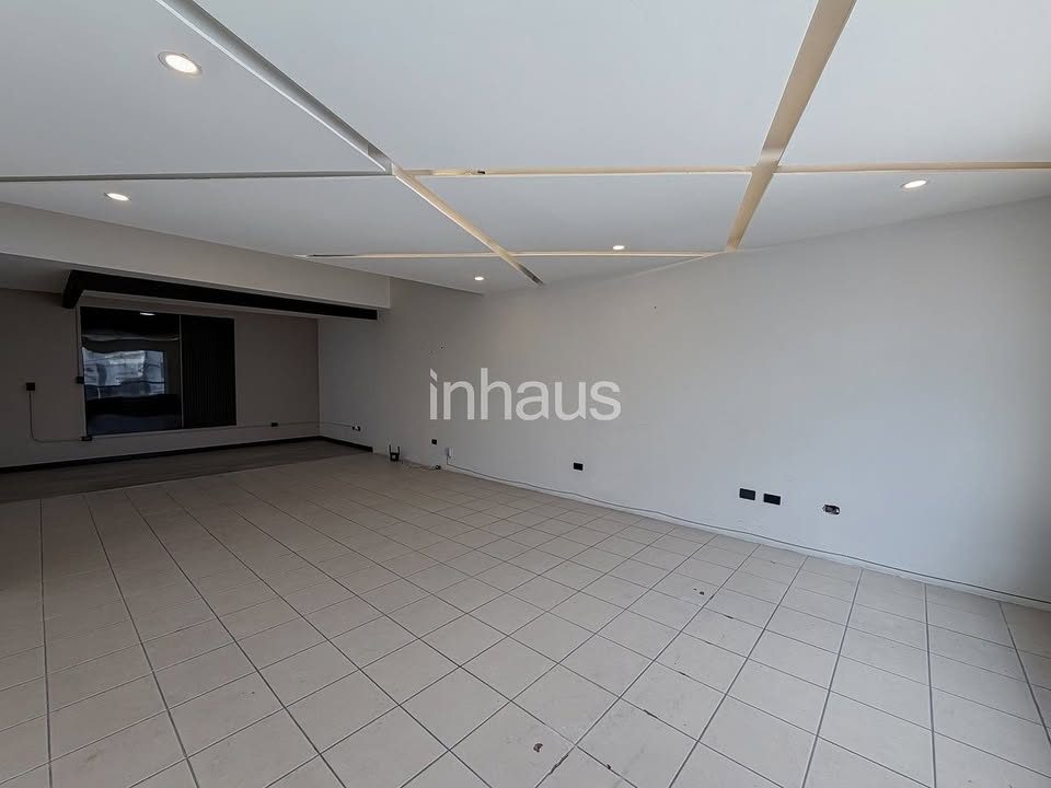 Local Comercial en renta, excelente Ubicación, Sobre Ave. Mirador 2
