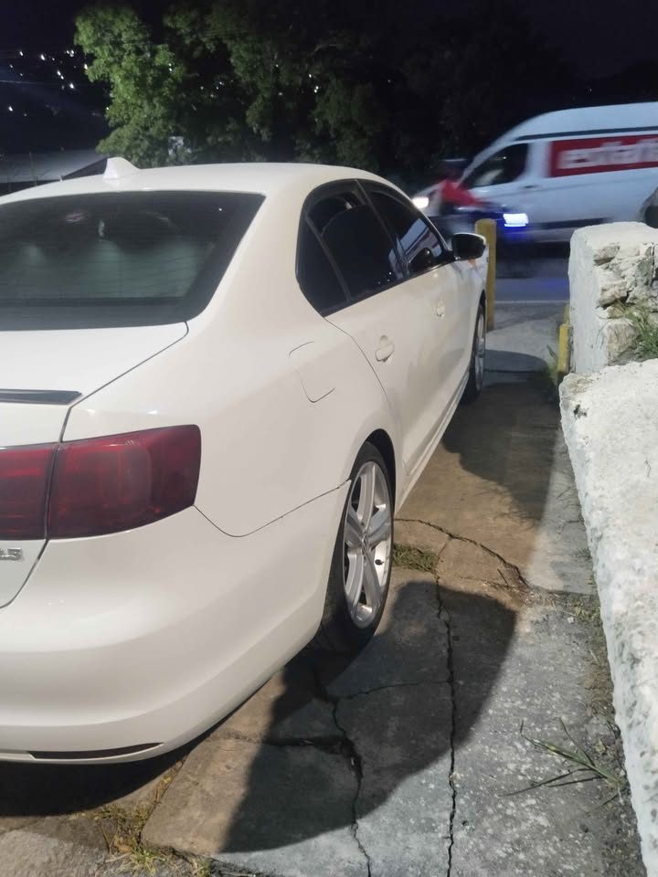 Jetta 2014 motor 2.5
Rines18" con llantas 1/2 vida
Interiores de tela cuidados
Vidrios eléctricos 2