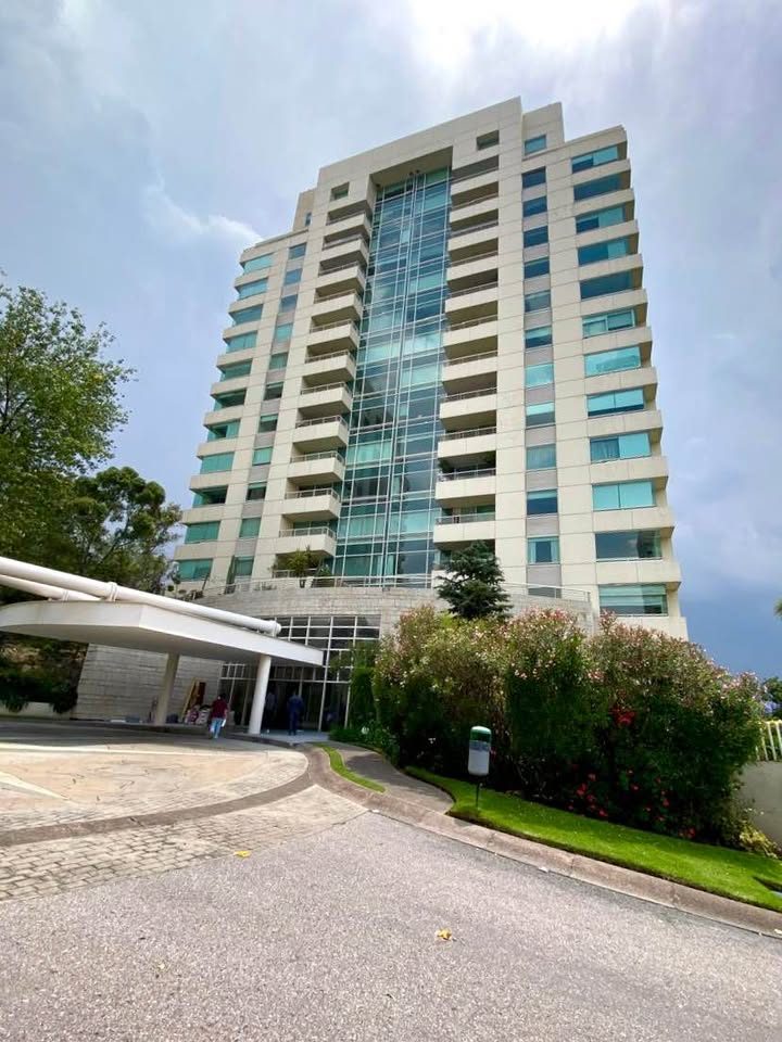 3 Beds 4.5 Baths - Apartment 2