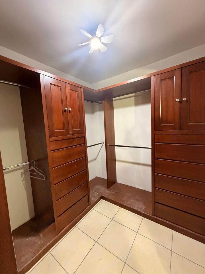 🏡 CASA EN RENTA DE 3 NIVELES EN PUERTA DE HIERRO
✨ ¡Frente al parque!

💰 Renta: $21,000 MXN 3