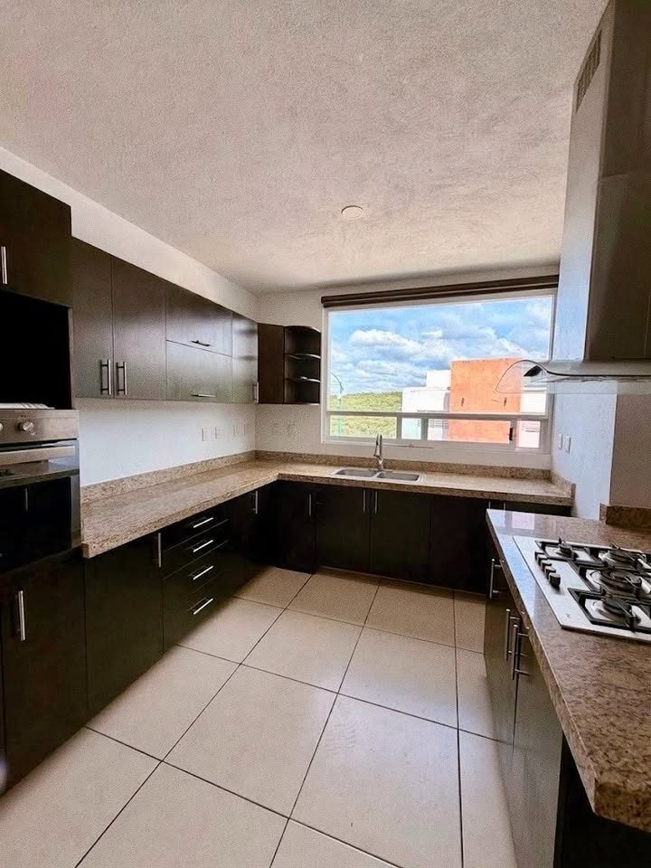 3 habitaciones 4.5 baños Casa 3
