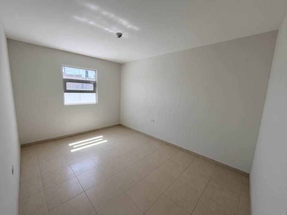5 Beds 2 Baths - House 3