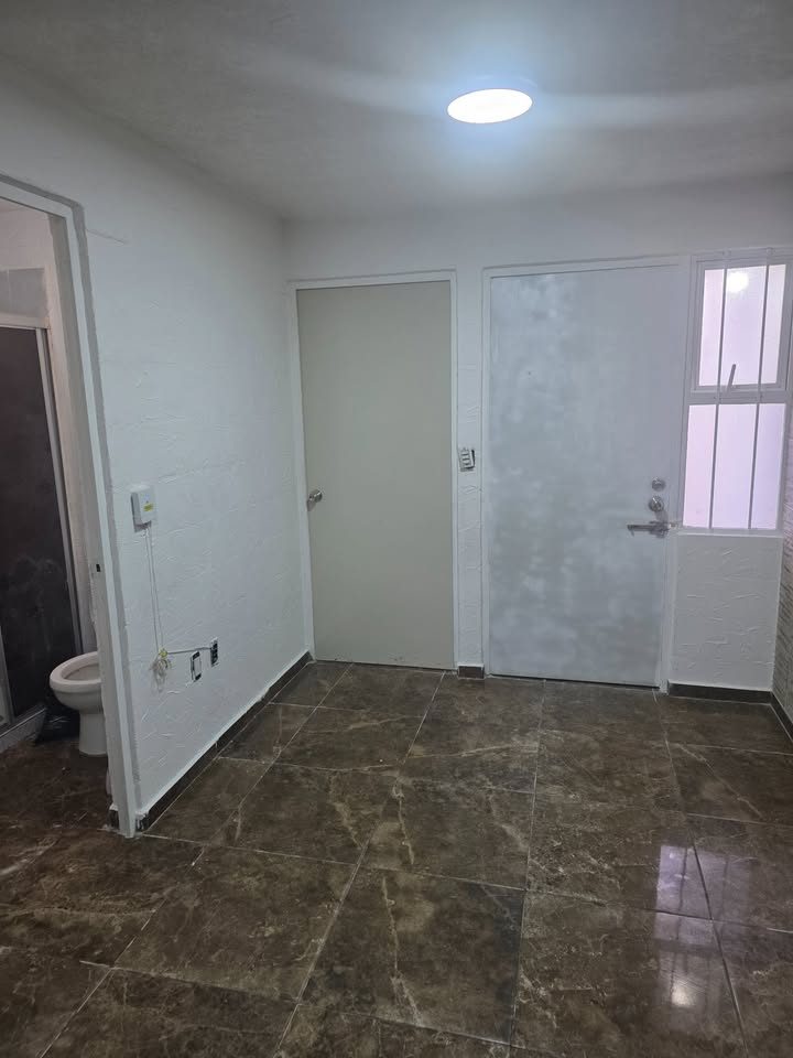 2 habitaciones 1 baño Casa 2