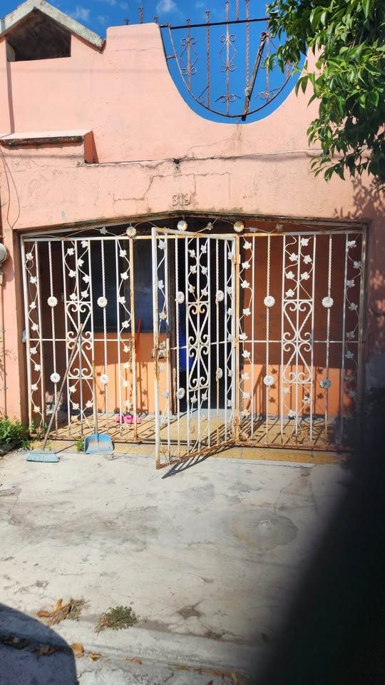 Vivienda con daños  en losa super bien ubicado col santo domingo a unas cuadras de la avenida 2