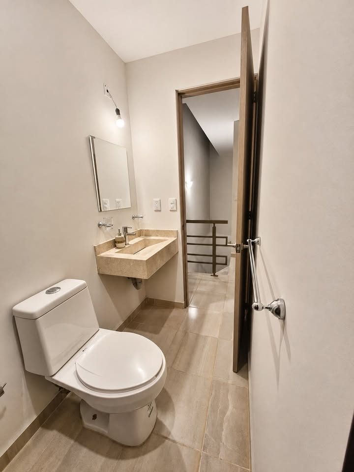 3 habitaciones 2.5 baños Casa 2