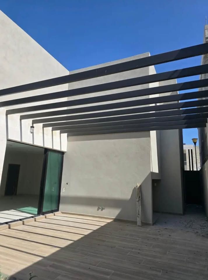 4 Beds 3.5 Baths - House 2