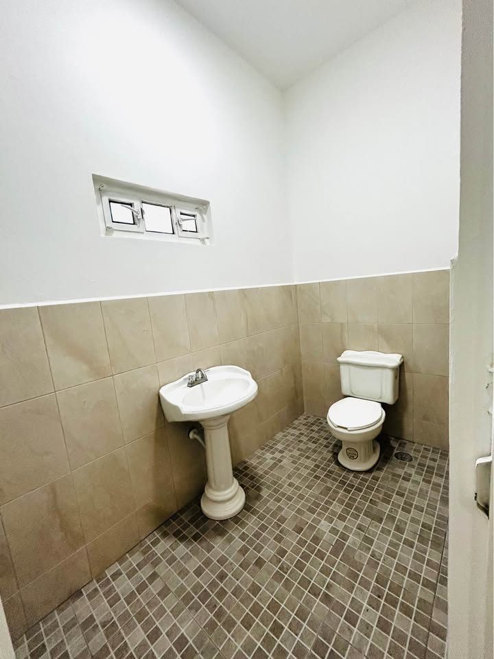 🚨✨ ¡LOCAL COMERCIAL SÚPER AMPLIO EN EXCELENTE UBICACIÓN! ✨🚨 3