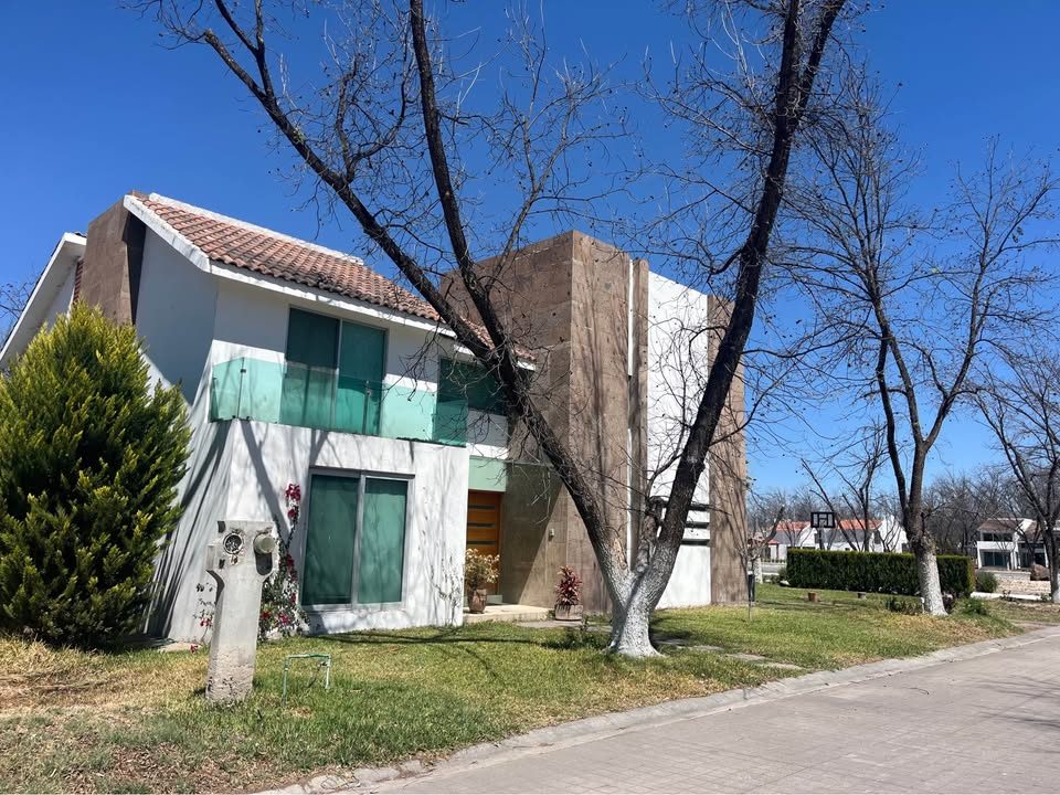 Casa en renta o venta frente al lago en  Misión real Castilla 3