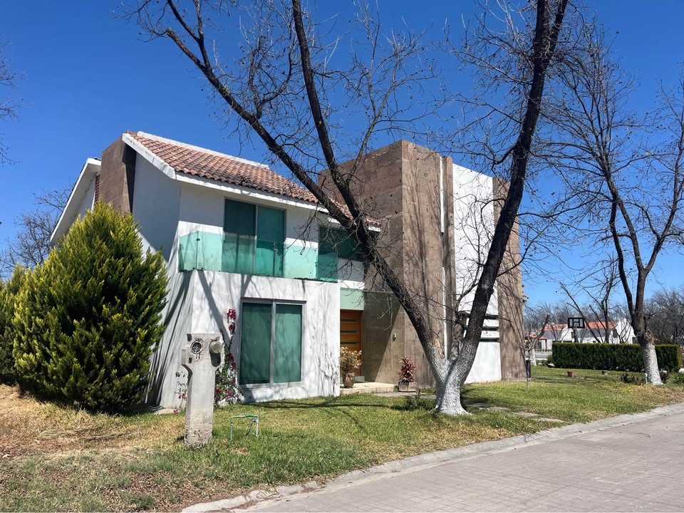 Casa en renta o venta frente al lago en  Misión real Castilla 2