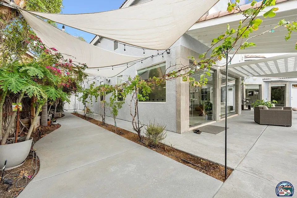 3 Beds 4 Baths House 2