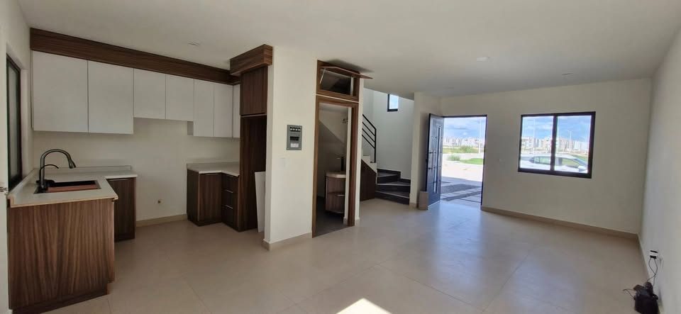 3 habitaciones 2.5 baños Casa 2