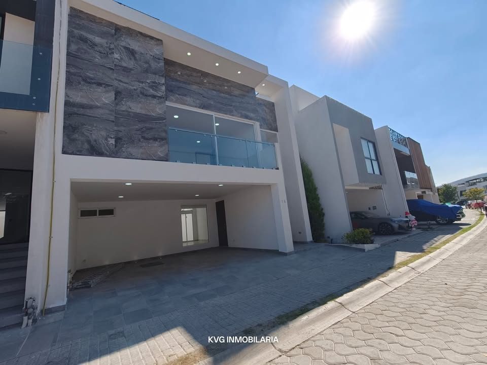 Casa en venta · 3 rec · 144 m² · Lomas de Angelópolis 3
